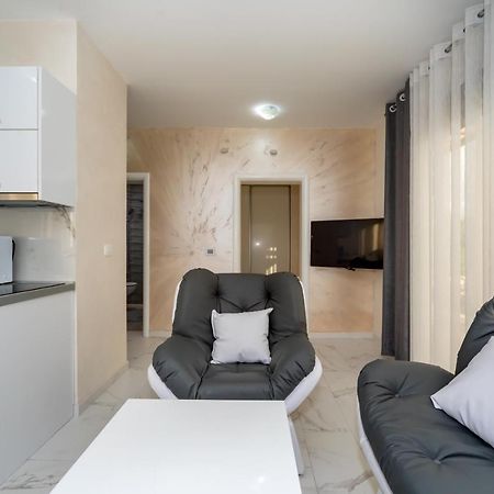 Kaom Lux Apartment Dobra Voda Exterior photo