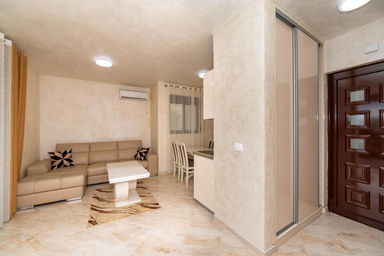 Kaom Lux Apartment Dobra Voda Exterior photo